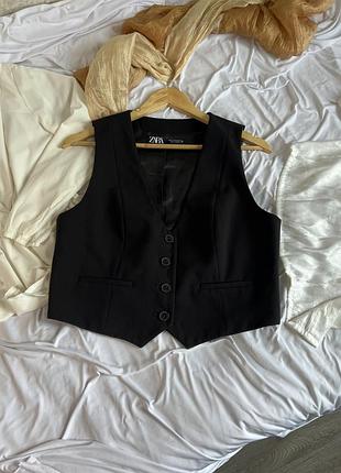 Жилет чорного кольору від zara