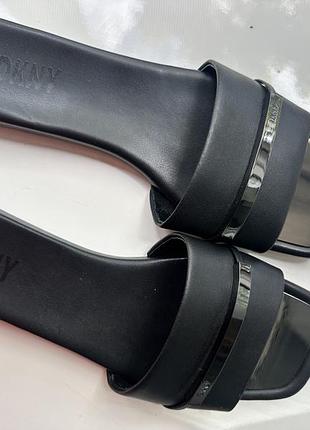 Шкіряні шльопанці dkny