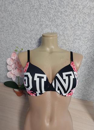 Женский бюстгальтер pink victoria’s secret.