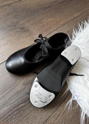 Степ- туфлі  взуття для степу взуття для чечітки танцювальні туфлі capezio 12m, чорні, eu 30–31 на завʼязках з резинкою