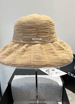Жіночий капелюх панама