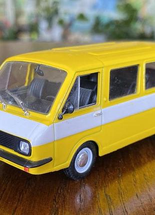 Модель автомобиля раф-2203 латвия 1:43 deagostini