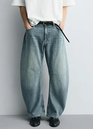 Джинси relaxed barrel fit zara