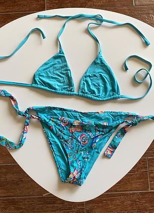 Calzedonia шикарний блакитний з ківіткочим прінтом роздільний купальник на зав‘язки крутого дорогого бренду (італія)