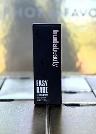 Спрей для фіксації макіяжу huda beauty — easy bake setting spray