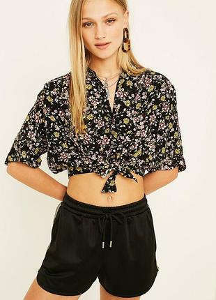 Укорочена блуза urban outfitters
