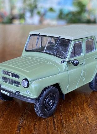 Модель автомобіля ваз-4690 1:43 deagostini