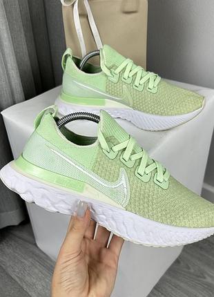 Жіночі оригінальні кросівки nike