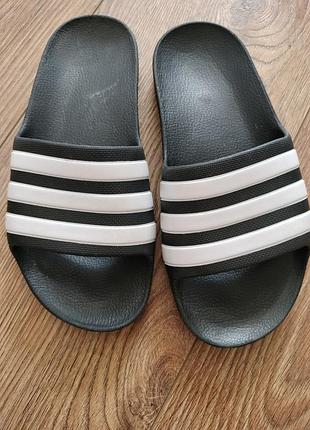 Продам культовые шлепанцы adidas