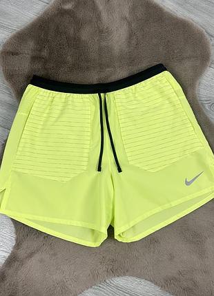 Чоловічі оригінальні бігові шорти nike