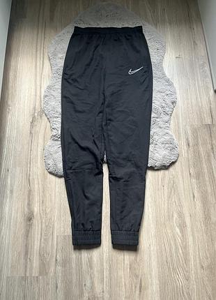 Nike полу нейлонові штани класні