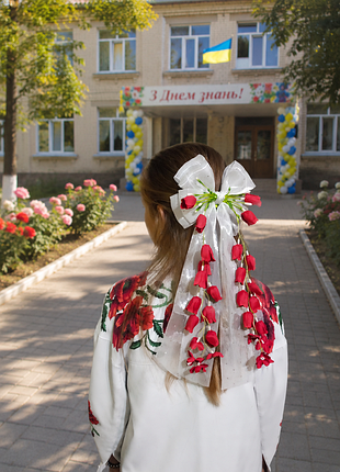 Білі бантики із організм бантики з дзвіночками банти на перше вересня