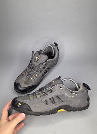 Чоловічі трекінгові кросівки gelert rocky waterproof сірого кольору з чорними та жовтими акцентами