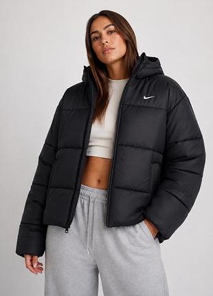 Куртка зимняя короткая женская nike sportswear classic puffer therma-fit loose hooded jacket 3xl (12346001-8)