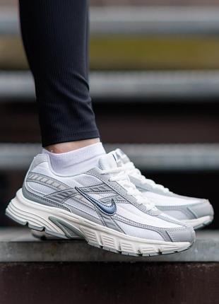 Initiator white grey blue