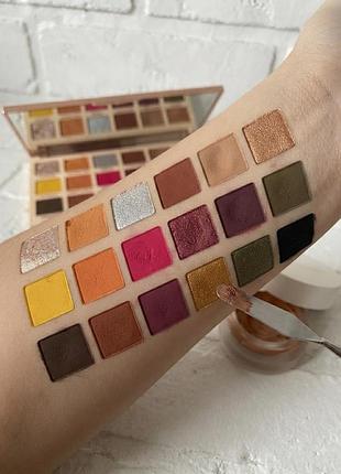 Палетка тіней makeup revolution x sophx extra spice