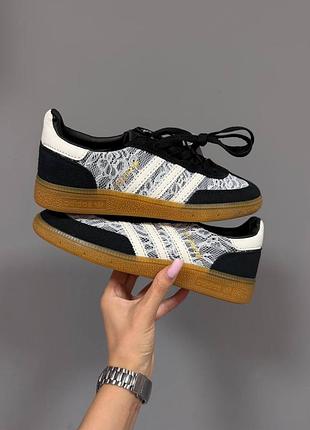Женские кроссовки adidas spezial black lace/white