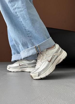 Кросівки жіночі nike initiator phantom light beige