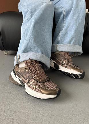 Кросівки жіночі nike v2k runtekk brown