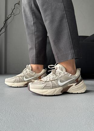 Кросівки жіночі nike v2k runtekk brown/beige