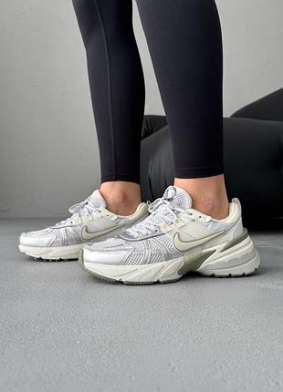 Кросівки жіночі nike v2k runtekk silver/olive/white