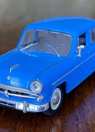 Модель автомобиля москвич-407 1:43 deagostini