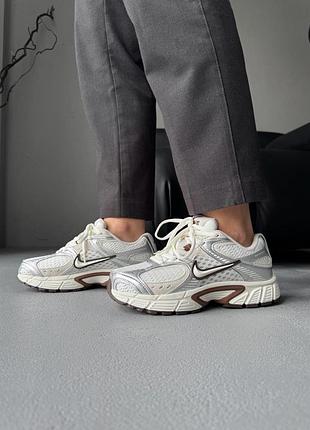 Кросівки жіночі nike v5 rnr white/silver/brown