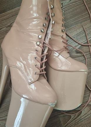 Стрипи pleaser — трійки, лаковані, тілесного відтінку 💃