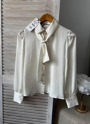 Блуза с бантом zara актуальна