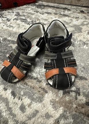 Босоніжки для хлопчика 22 розмір бренду bobbi shoes