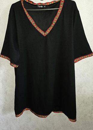 Чорна подовжена футболка/туніка shein curve з орнаментом в етно-стилі (0xl/xl–2xl).