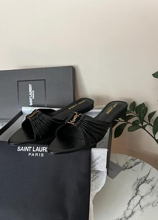 Шльопанці ysl