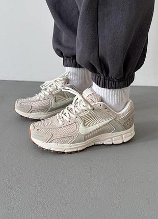 Кросівки жіночі nike zoom vomero beige