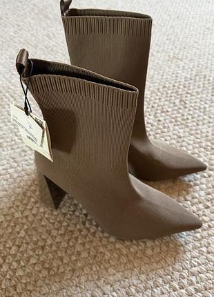 Ботинки на підборах, бренд zara