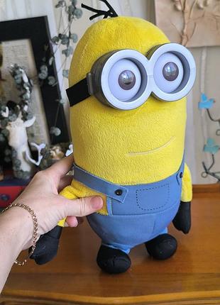 М'яка іграшка міньйон деніел / кевін з окулярами minions (illumination / universal)