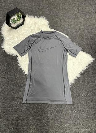Сіра чоловіча компресійна тренувальна футболка nike pro dri-fit tight-fit short-sleeve top (артикул dd1992-068).