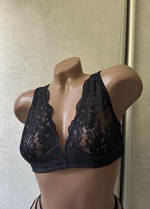Ніжний мереживний бюстгальтер від бренду intimissimi
