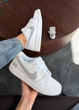 Стильные кроссовки nike sb dunk low x supreme white grey