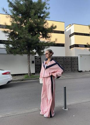 Жіночий прогулянковий костюм з плащівки