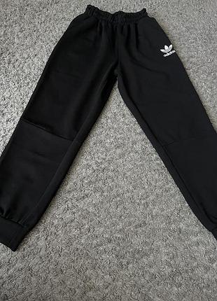 Спортивні штани adidas розмір м