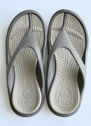 В'єтнамки crocs athens коричневого кольору з двошаковою м'якою підошвою та масажними вставками оригінал