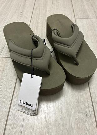 Босоножки bershka на платформе летние☀️
