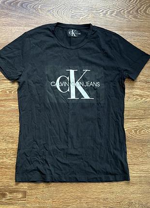 Футболка велике лого calvin klein