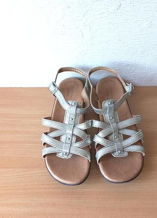 Чудові шкіряні босоніжки clarks 38 р.