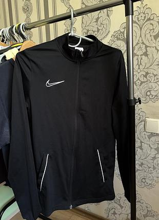 Жіноча вітровка nike