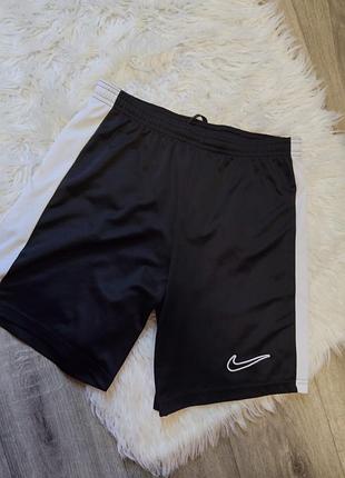 Круті спортивні шорти nike на зріст 164-170 см в новому стані 🔥