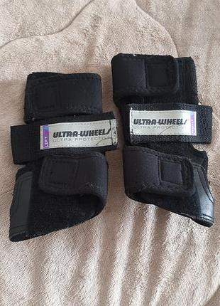 Захист для зап'ясть (кистей) ultra wheels wristguards, призначений для катання на роликах, скейті чи самокаті.