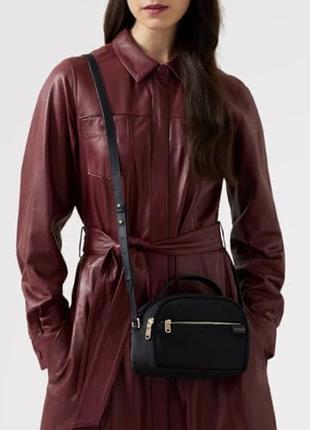Нова.міні сумочка бренду radley london montague lane responsible mini zip around cross body bag black оригінал.зі свіжих колекцій