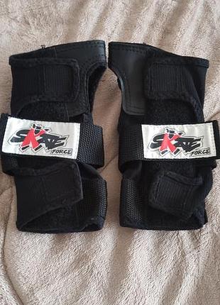 Дитячий захист для зап'ясть марки m.y x-skate  модель m.y x-skate kids junior skate pads призначений для катання на роликах, скейті чи самокаті.