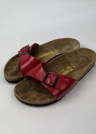 Женские красные шлепанцы birkenstock madrid patent